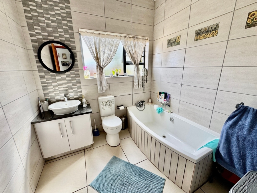 3 Bedroom Property for Sale in Lifestyle Estate North West
